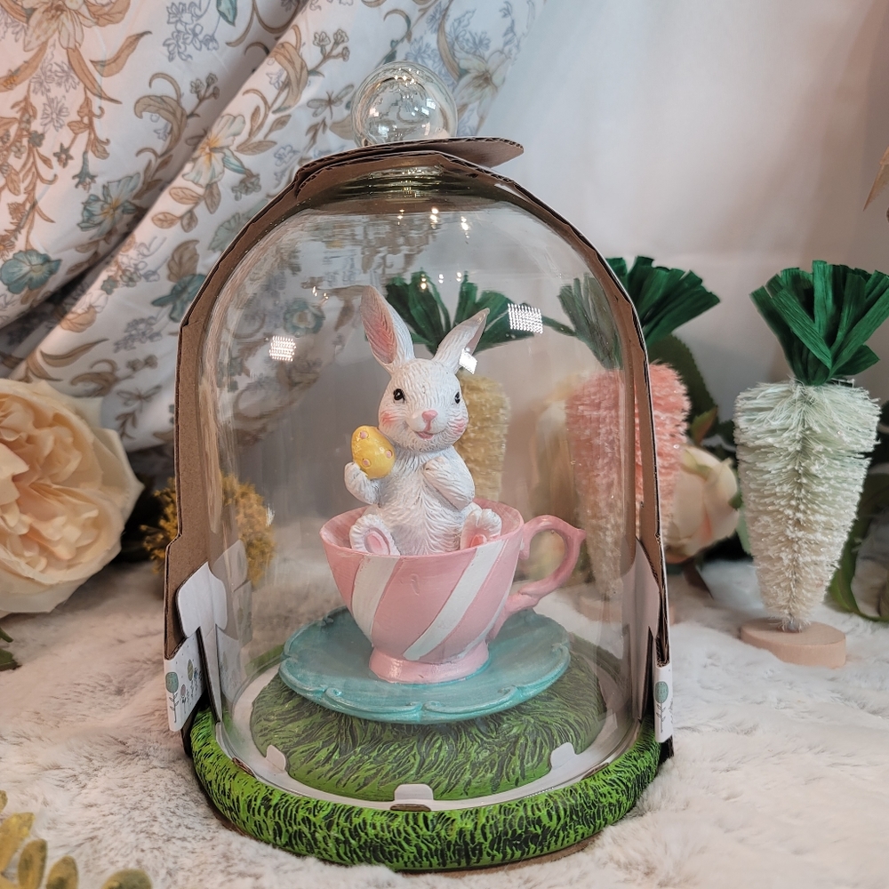 NWT Bunny Boulevard Easter Bunny Rabbit & Teacup In Glass Cloche 9”